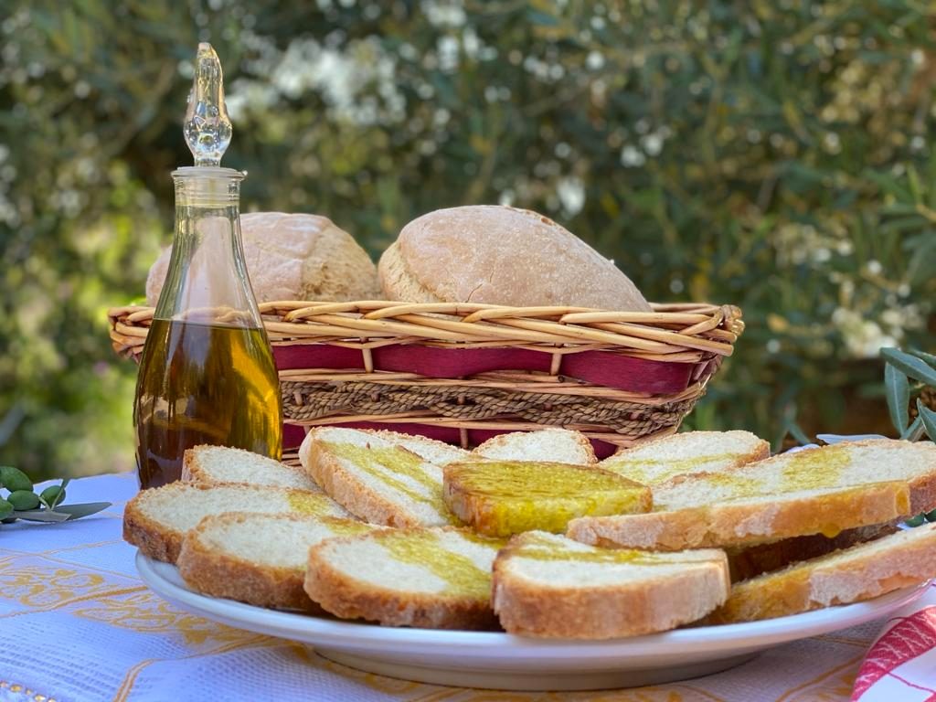 Olio extra vergine di oliva e pane